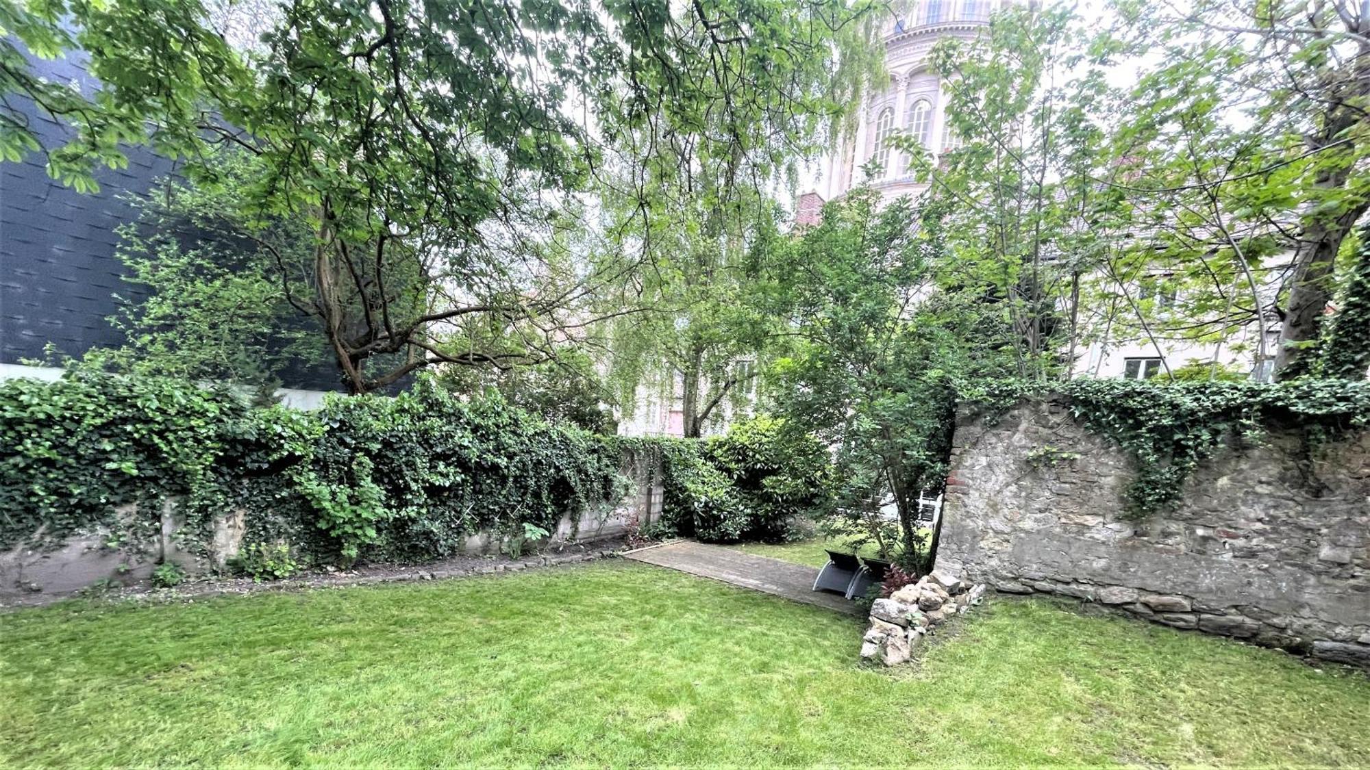 Au Jardin De La Basilique Apartment บูโลญ-ซูร์-แมร์ ภายนอก รูปภาพ